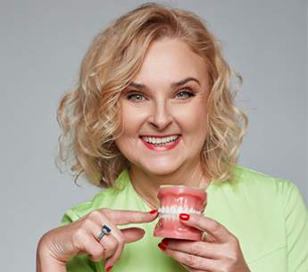 Mężczyzna w garniturze – zdjęcie profilowe eksperta